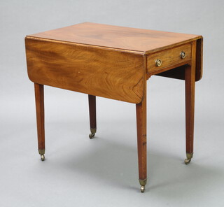 A Georgian mahogany Pembroke table fitted a frieze drawer, raised on square tapered supports, spade feet 71cm h x 80cm w x 52cm d