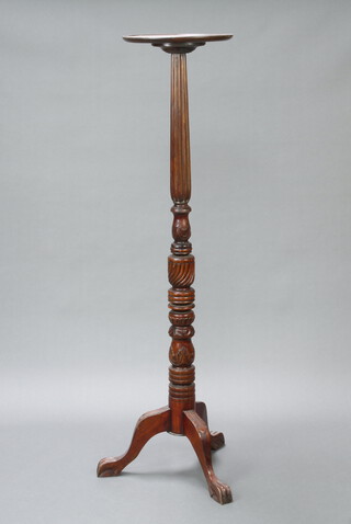 A William IV turned and reeded mahogany bedpost torchere with dish top, raised on tripod supports 158cm h x 37cm diam. 