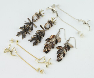 Four pairs of silver earrings 18 grams 
