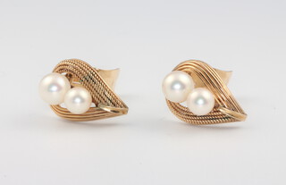 A pair of 14ct yellow gold double cultured pearl ear clips (non pierced) , 7.4 grams 