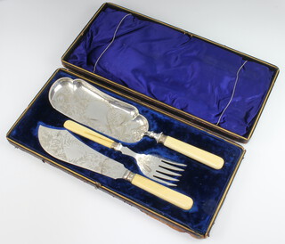 A Victorian cased silver plated pair of fish servers and crumb scoop 