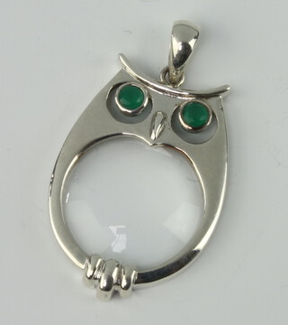 A novelty sterling silver owl shaped eye glass 4cm 