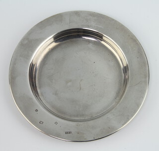 A silver armada dish Sheffield 1985, 15.5cm, 176 grams 