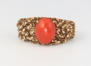 A 9ct yellow gold cabochon coral ring, size M, 6.8 grams 