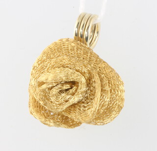 A 14ct yellow gold floral pendant, 5.6 grams, 25mm 