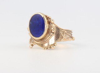 A 9ct yellow gold lapis lazuli ring, size M, 5.9 grams