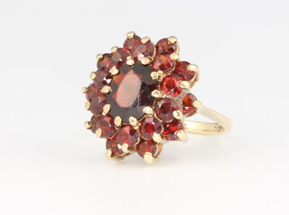 A 9ct yellow gold garnet cluster ring 4.8 grams, size K 1/2