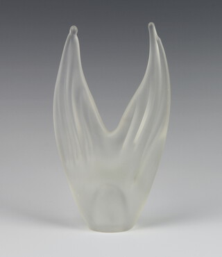 A frosted Studio Glass double pronged sculpture 21cm 