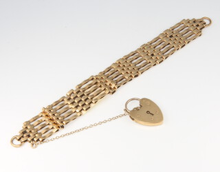 A 9ct yellow gold gate bracelet with heart padlock, 19.8 grams 