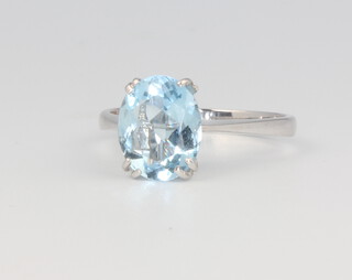 A white metal single stone aquamarine ring, stamped 750, size L 1/2, 2.9 grams