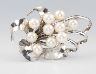 A silver and cultured pearl scroll brooch 5cm 16 grams