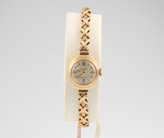 A lady's 9ct yellow gold Accurist coronet wristwatch on a ditto bracelet, gross weight 12 grams 