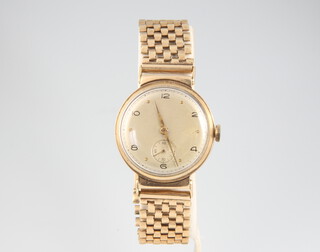 A gentleman's 9ct yellow gold wristwatch with seconds at 6 o'clock, contained in a 30mm case on a 9ct yellow gold bracelet, gross weight 47 grams 