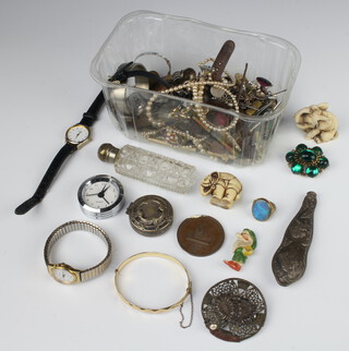A silver gilt dress ring size N and a quantity of vintage and other costume jewellery 