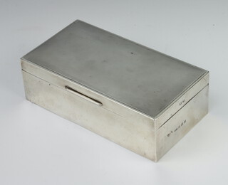 A rectangular silver engine turned cigarette box Birmingham 1950, 16.5 cm x 8.5cm 
