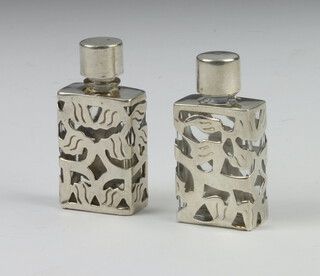 Two Continental silver mounted scent bottles 5cm 