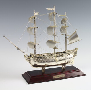 A 925 standard model of HMS Victory 242 grams, 30cm, raised on a wooden socle 