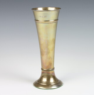 An Edwardian silver tapered spill vase London 1910 23cm 