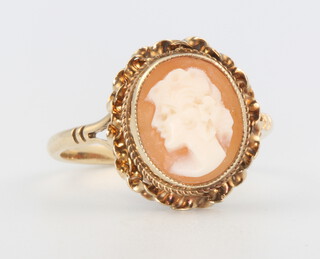 A 9ct yellow gold oval cameo portrait ring, 3 grams, size P 