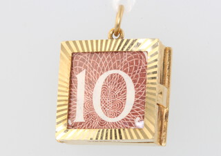 A 9ct yellow gold 10 shilling note charm 