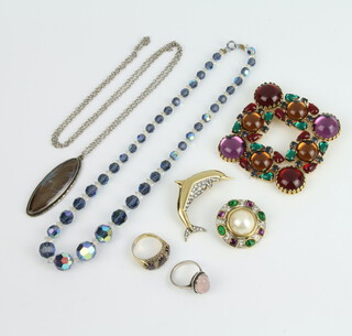 A vintage paste set brooch and other vintage jewellery 