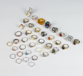 A quantity of vintage dress rings