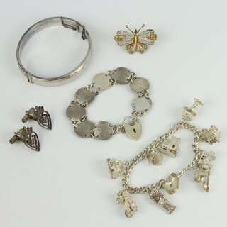 A silver charm bracelet and minor silver jewellery 