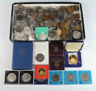 A quantity of commemorative crowns, mixed coinage including Britains first decimal coin set 