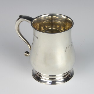 A Georgian style silver baluster mug with S scroll handle, London 1934, 220 grams, 9cm 