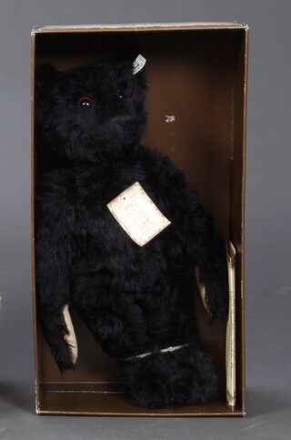 A 1991 Steiff British Collectors limited edition 1912 replica teddy bear complete with certificate no.1574 boxed (the cellophane top to the box shows signs of deterioration) 