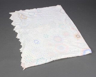 A 19th/20th Century white and floral patterned quilt 256cm x 167cm (some holes)