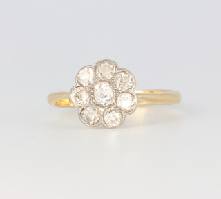 An 18ct yellow gold 8 stone diamond cluster ring 2.3 grams, 0.4ct, size M 