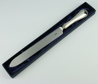 A silver handled ribbon and bow pattern cake knife 