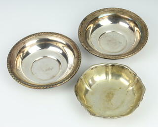An 830 standard white metal dish 13cm, 100 grams together with 2 plated bowls 