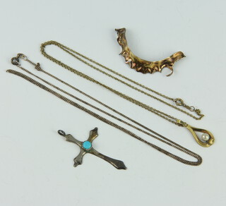 A small quantity of yellow metal including a dental plate, 5 grams and minor jewellery 