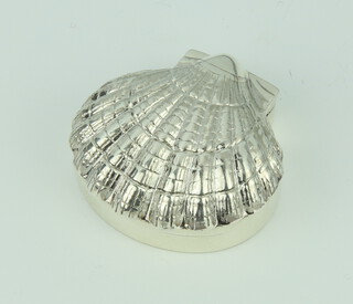 A cast silver box in the form of a shell 29.5 grams, 50mm 