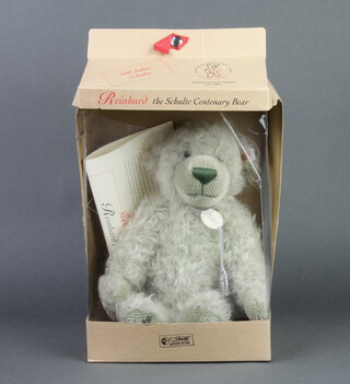 A Steiff 2001 Reinhard limited edition teddy bear 35cm no.00831 of 1500 complete with certificate and box 