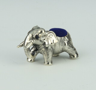 A cast silver pin cushion in the form of a elephant, gross weight 21 grams, 40mm