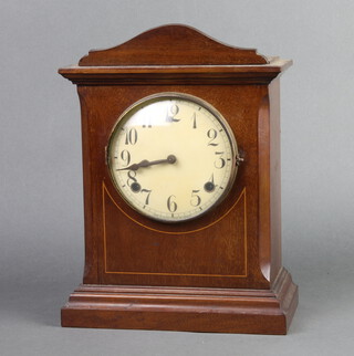 An Edwardian Continental 8 day striking mantel clock with 13cm enamelled dial and Roman numerals, contained in an inlaid mahogany case, complete with pendulum (no key)  34cm x 25cm x 13cm