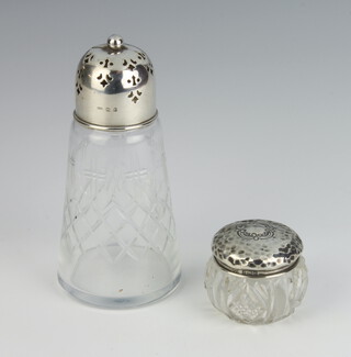 An Edwardian silver mounted toilet jar Birmingham 1904 4cm together with a silver mounted sugar shaker 
