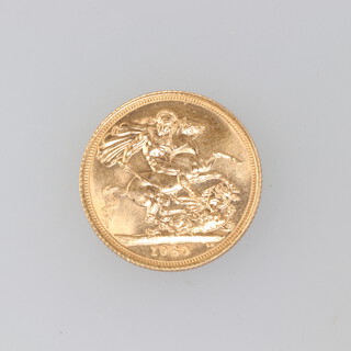 An Elizabeth II sovereign 1980