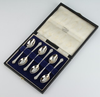 A set of 6 silver coffee spoons Birmingham 1951, 64 grams