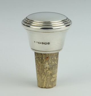 A modern 925 standard bottle stopper 