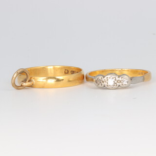 An 18ct yellow gold 3 stone diamond ring size P together with a 22ct yellow gold band with a yellow metal mount, 3 grams gross 