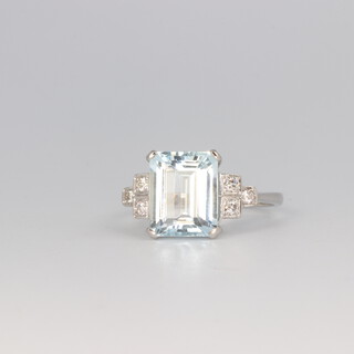 An Art Deco style platinum aquamarine and diamond ring, the rectangular cut aquamarine 3cts, the brilliant cut diamonds 0.15ct, size M 1/2, 4.5 grams 