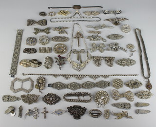 A quantity of vintage and later paste jewellery 