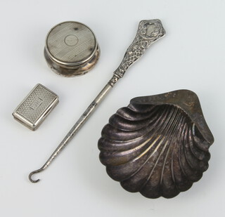 A Victorian silver vinaigrette rubbed marks (broken hinge), a shell shaped butter dish, lidded jar and button hook, weighable silver 66 grams