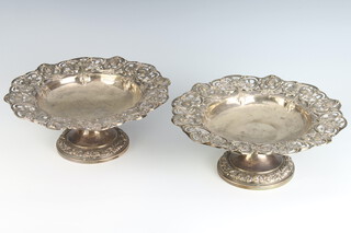 A pair of Edwardian silver pierced tazzas with fruit and scroll borders Sheffield 1904, 27cm, 992 grams 