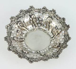 A Victorian silver pierced bon bon dish decorated with flowers Sheffield 1898, 15cm, 112 grams
