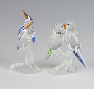 A Swarovski Crystal group of 2 parakeets 8cm, ditto of Kingfishers 9cm 